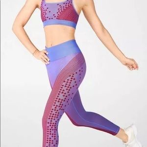 Fabletics “Inspire” Matching Set Bra and Leggings
